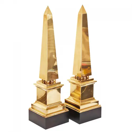 Einzigartig und handgefertigt  Monumente mit schwarzem Sockel 15x15x52cm