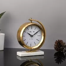 Einzigartig und handgefertigt  Table Clock Hanibal